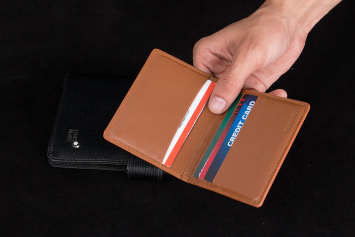Choosing Your Cardholder